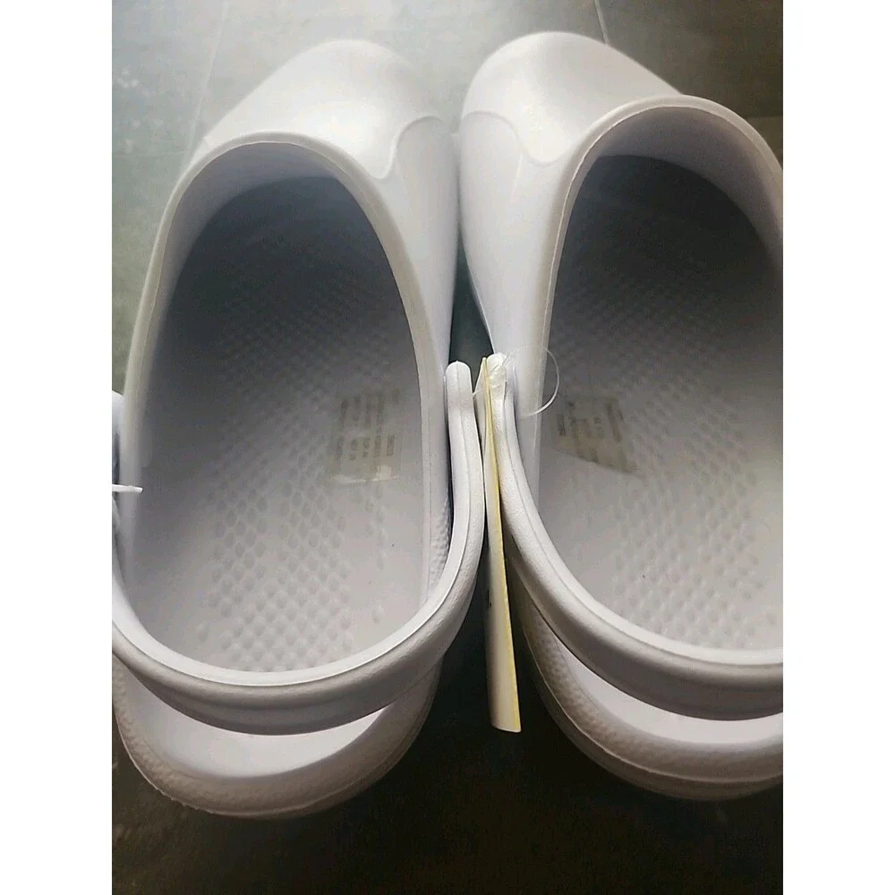 TredSafe Slip Resistant Shoes. M-10 W-11 W. White Clog W/ Closed Toe W/ Strap.